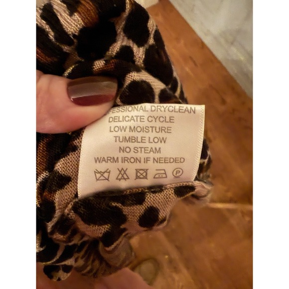 TORY BURCH LEOPARD Sleeveless Sweater Lightweight Wool W/ GOLD LOGO PULL Sz-Lg - Picture 9 of 10